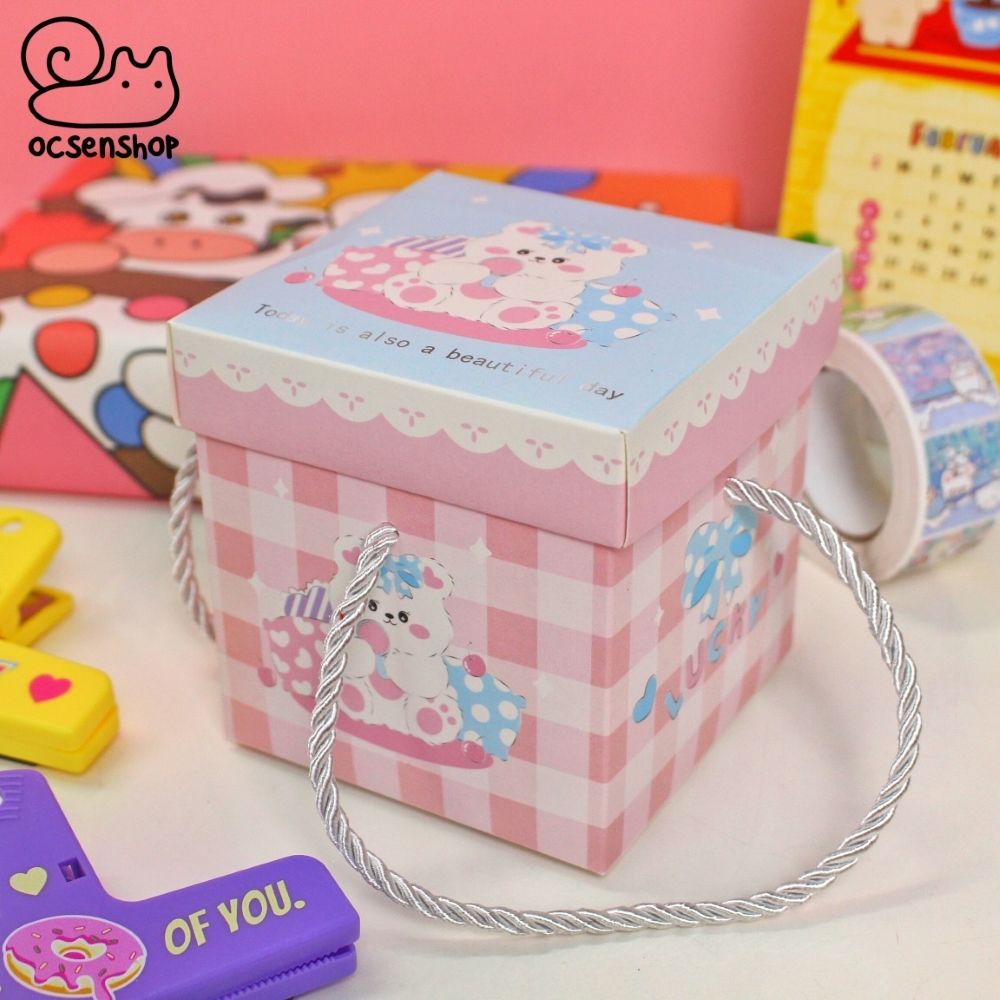 Hộp quà Gấu trắng viền ren (10x10cm)