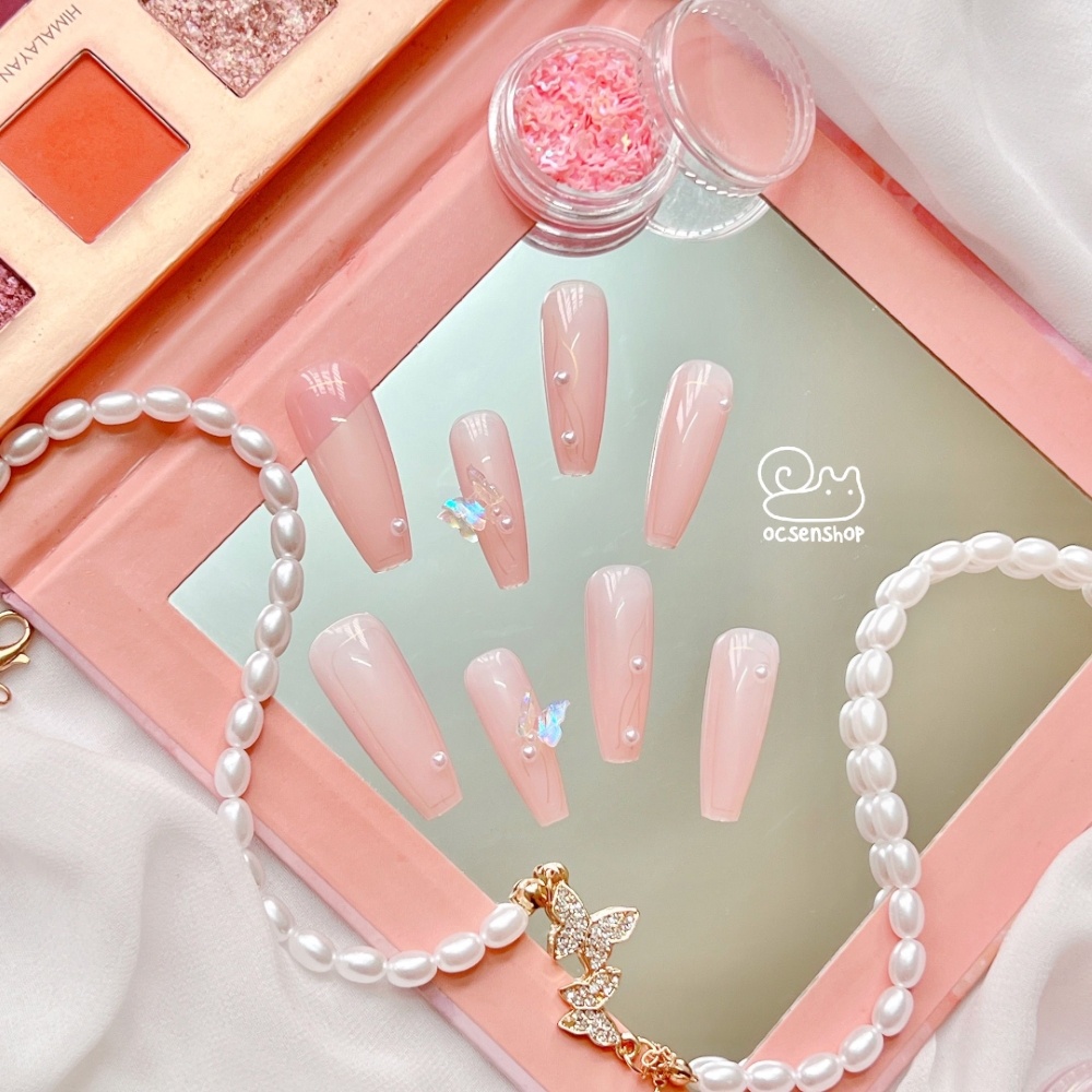Nail giả