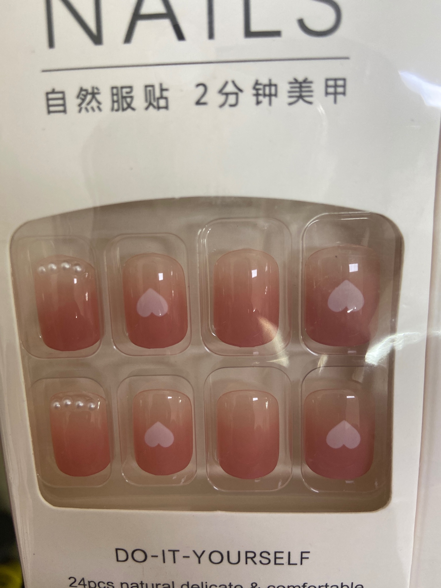 Nail giả