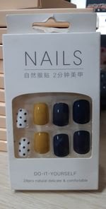 Nail giả