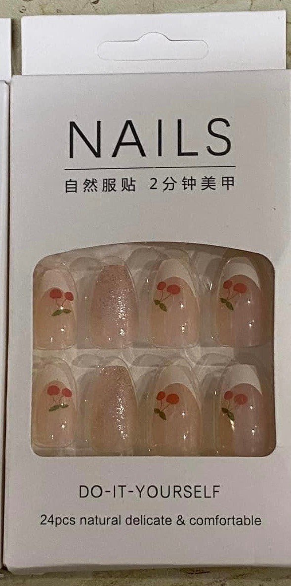 Nail giả