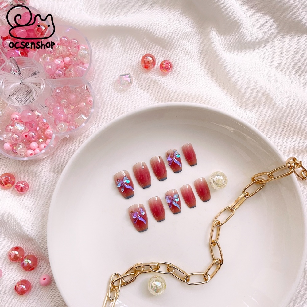 Nail giả