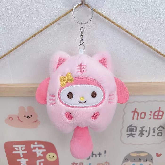 Móc khóa bông Sanrio cosplay mèo