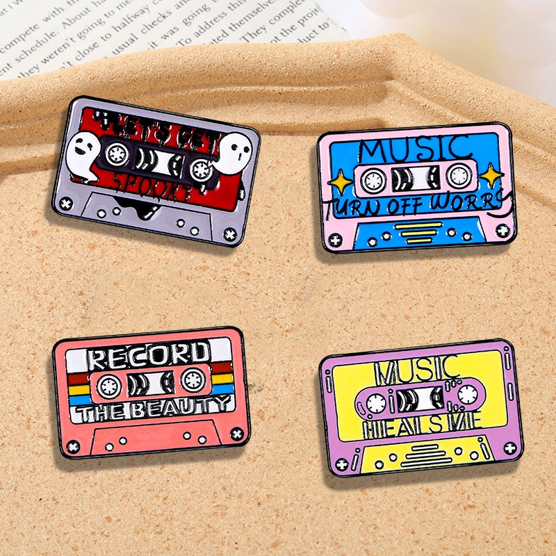 Pin cài áo Radio