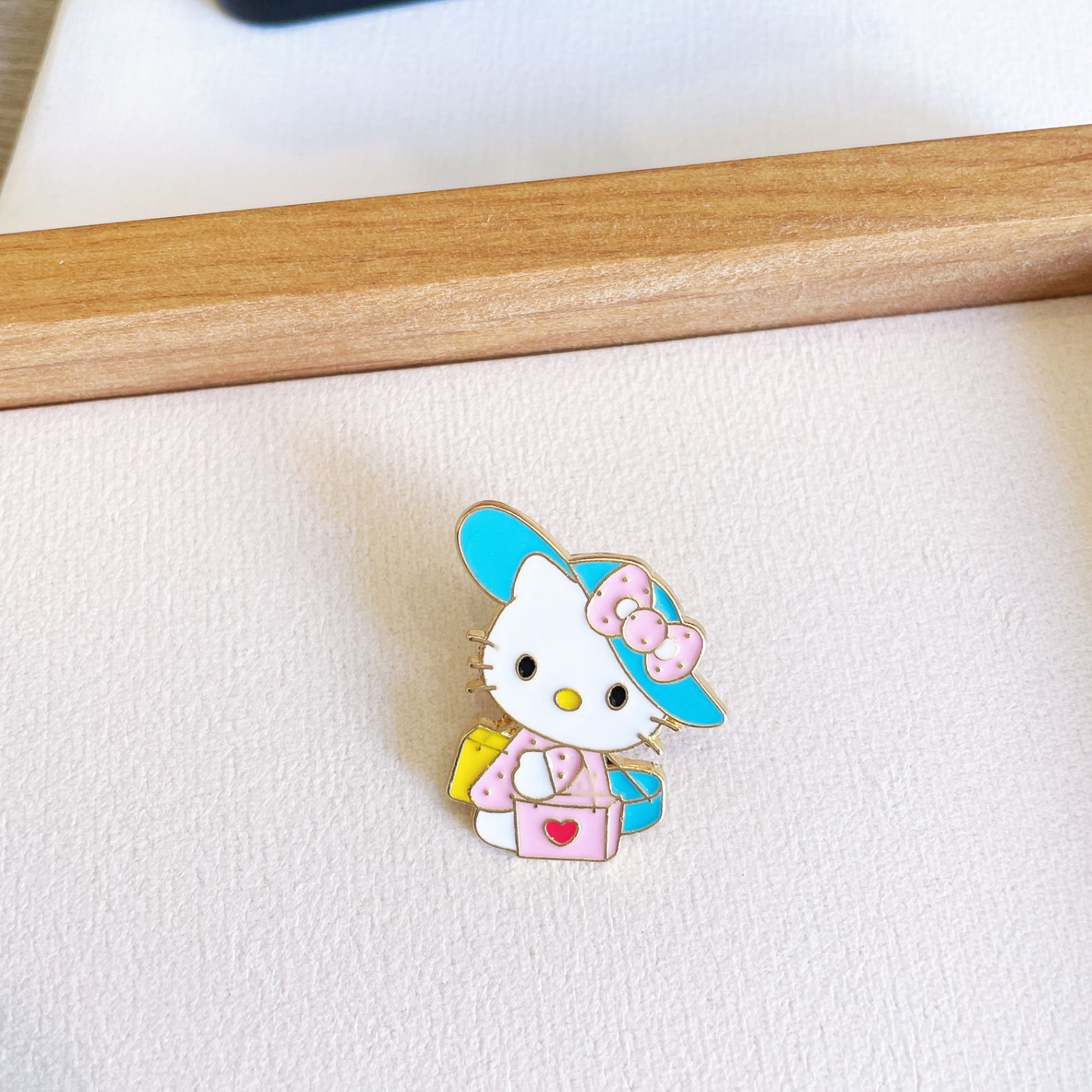 Pin cài áo Sanrio