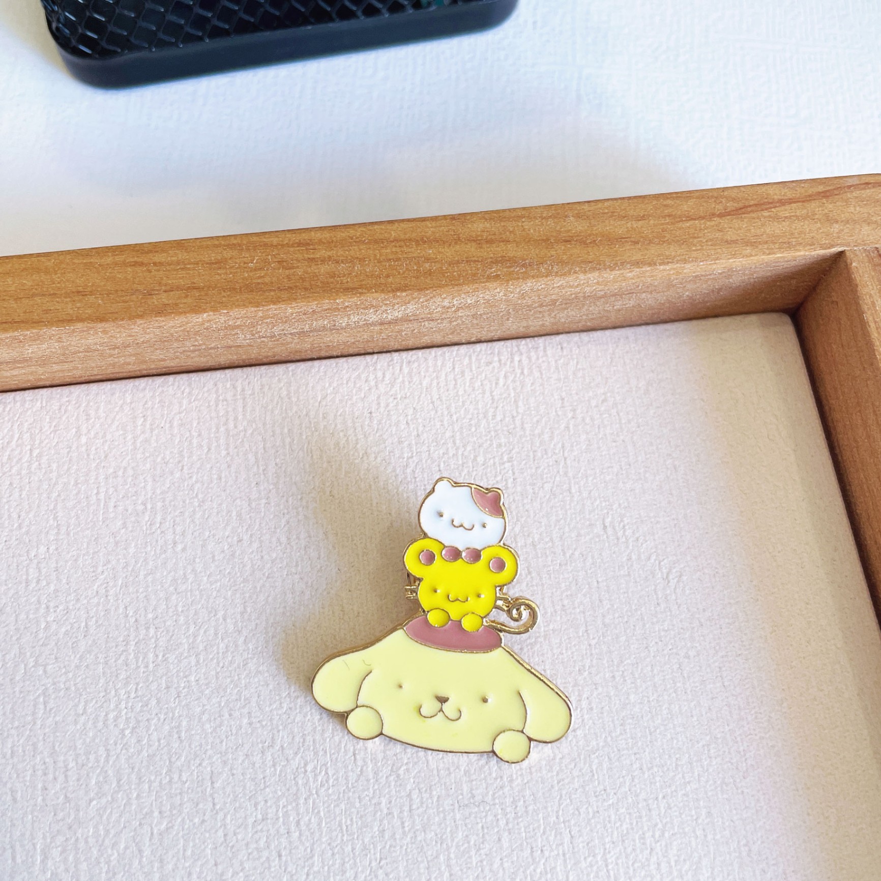 Pin cài áo Sanrio