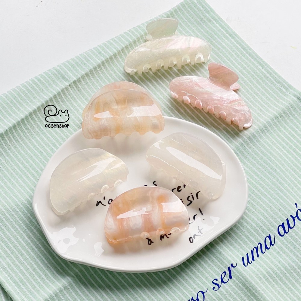 Kep cang cua chu D marble doi mau (8cm)