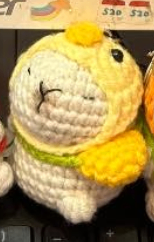 Móc khóa len Capybara cosplay