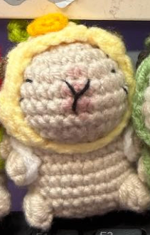 Móc khóa len Capybara cosplay
