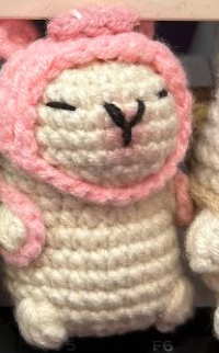 Móc khóa len Capybara cosplay