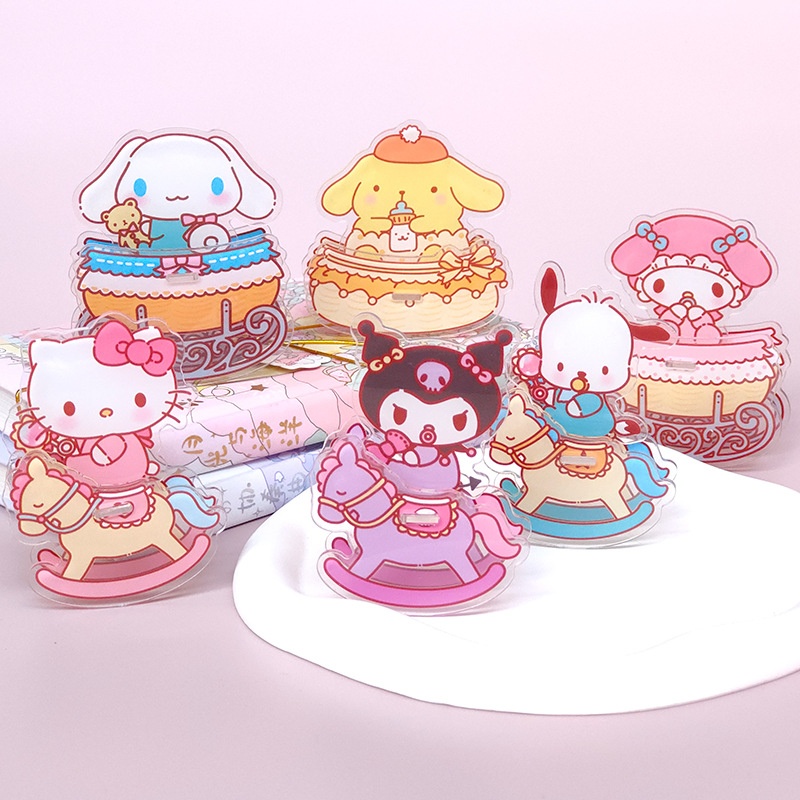 Standee Sanrio lắc lư