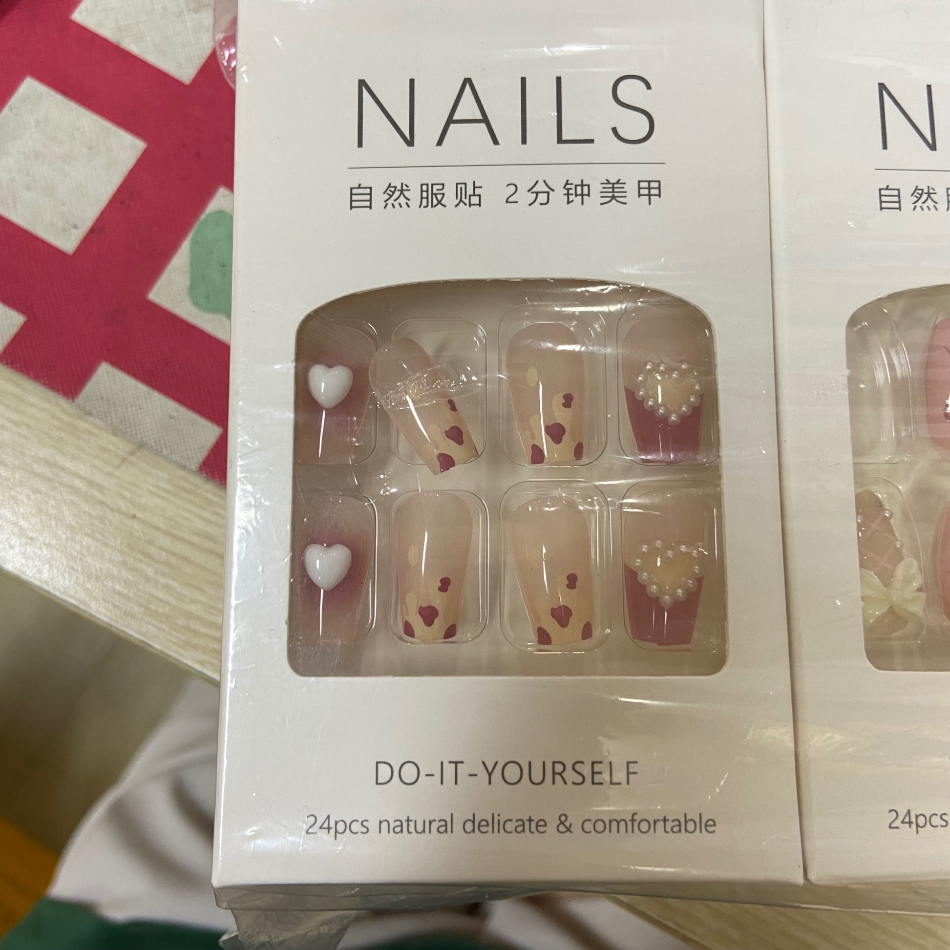 Nail giả
