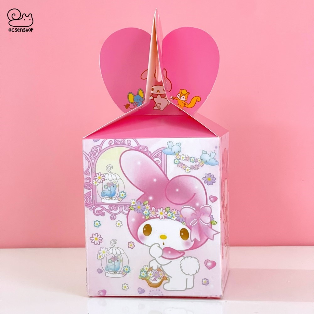 Hộp quà Sanrio nắp chéo trái tim