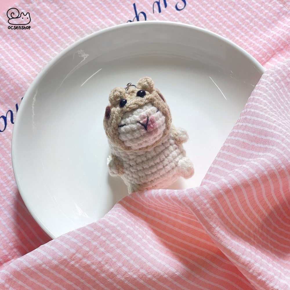 Móc khóa len Capybara cosplay