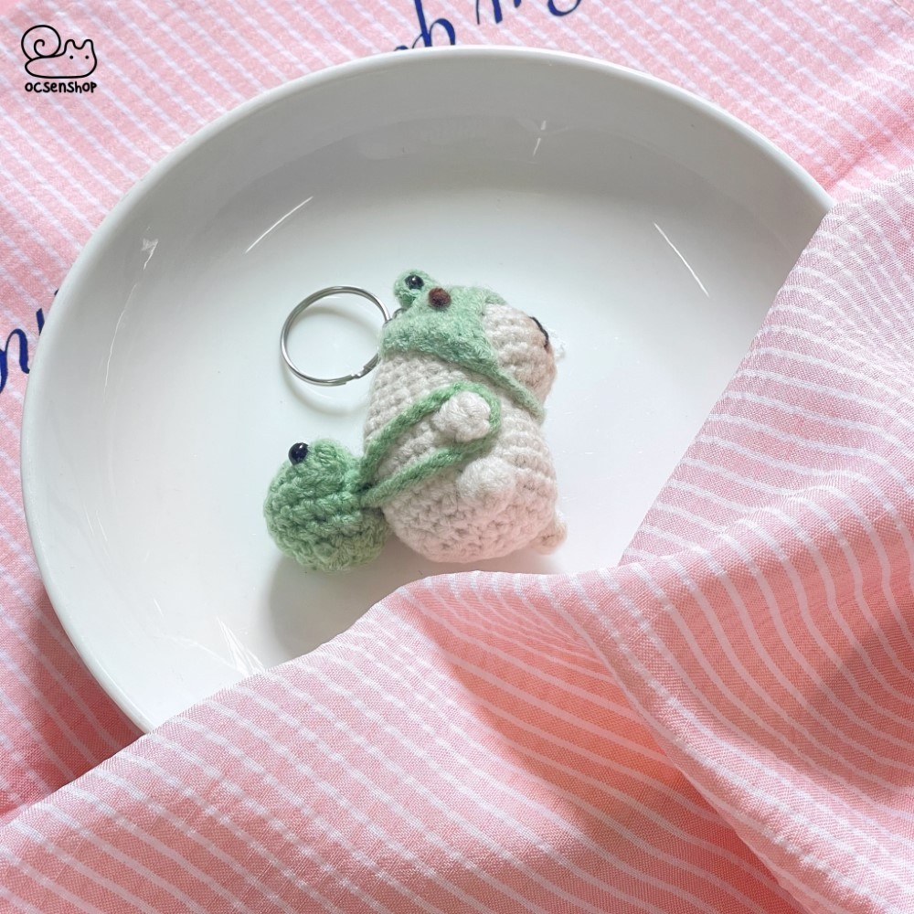 Móc khóa len Capybara cosplay