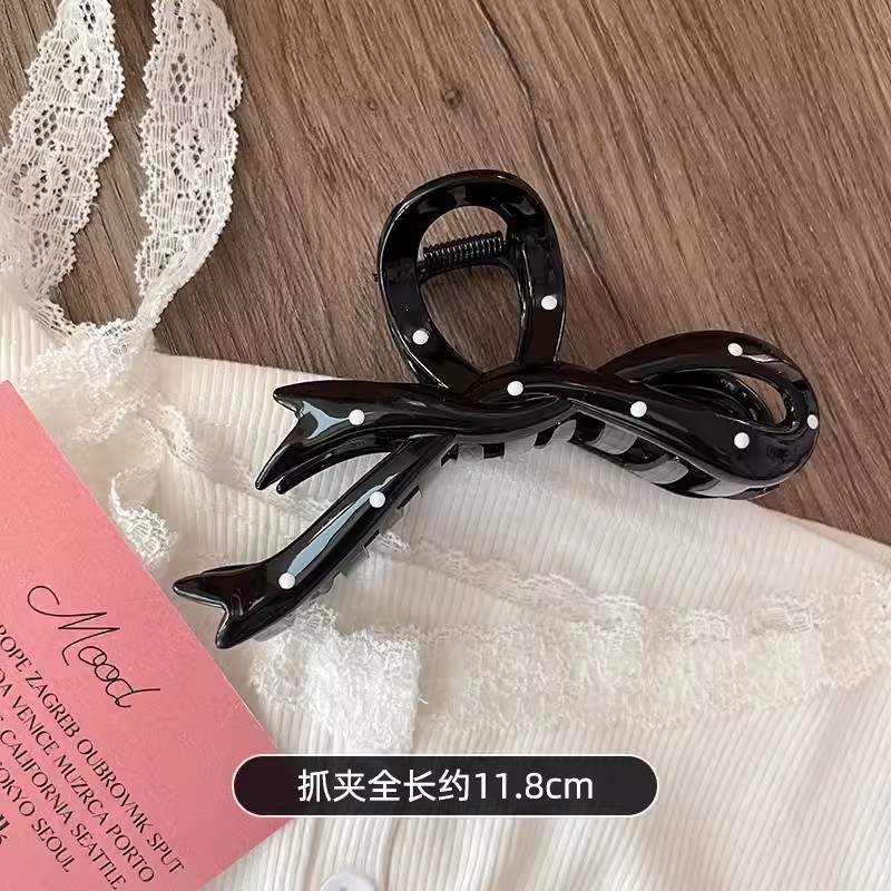 Kẹp càng cua chấm bi