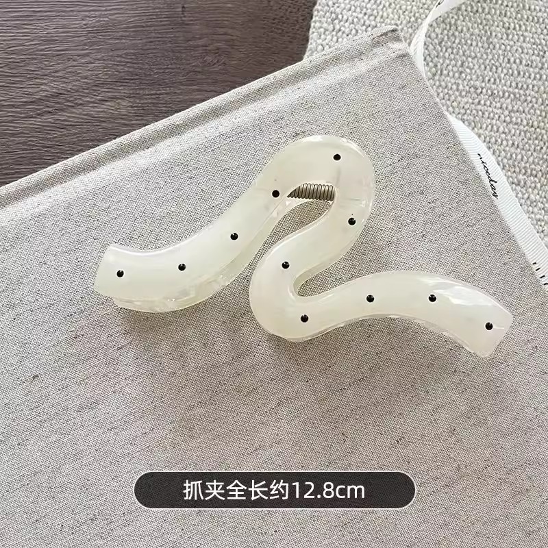 Kẹp càng cua chấm bi