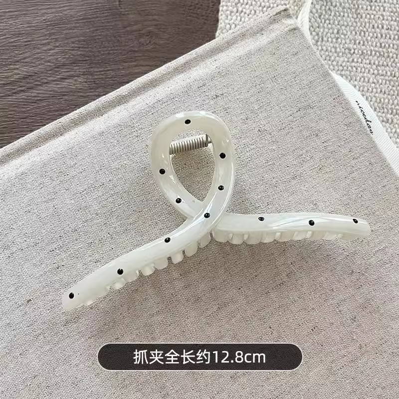 Kẹp càng cua chấm bi