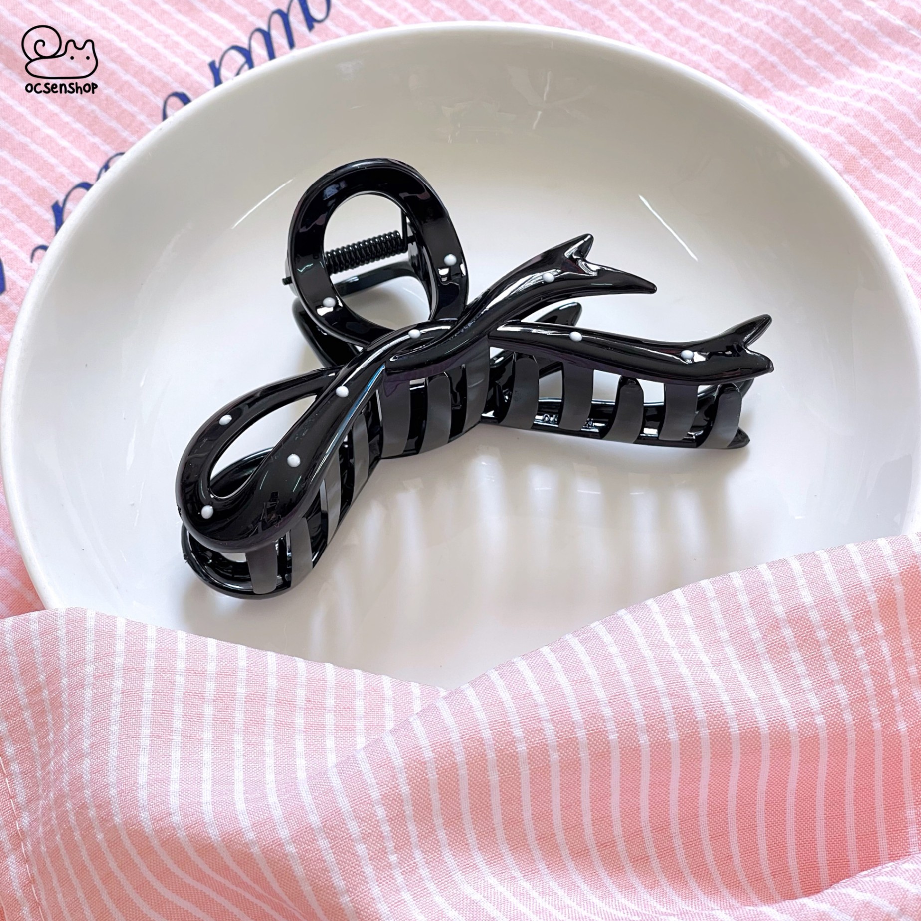 Kẹp càng cua chấm bi