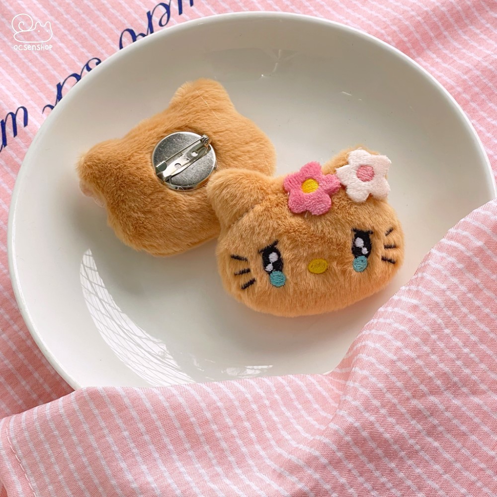 Pin cài áo bông mặt Hello Kitty