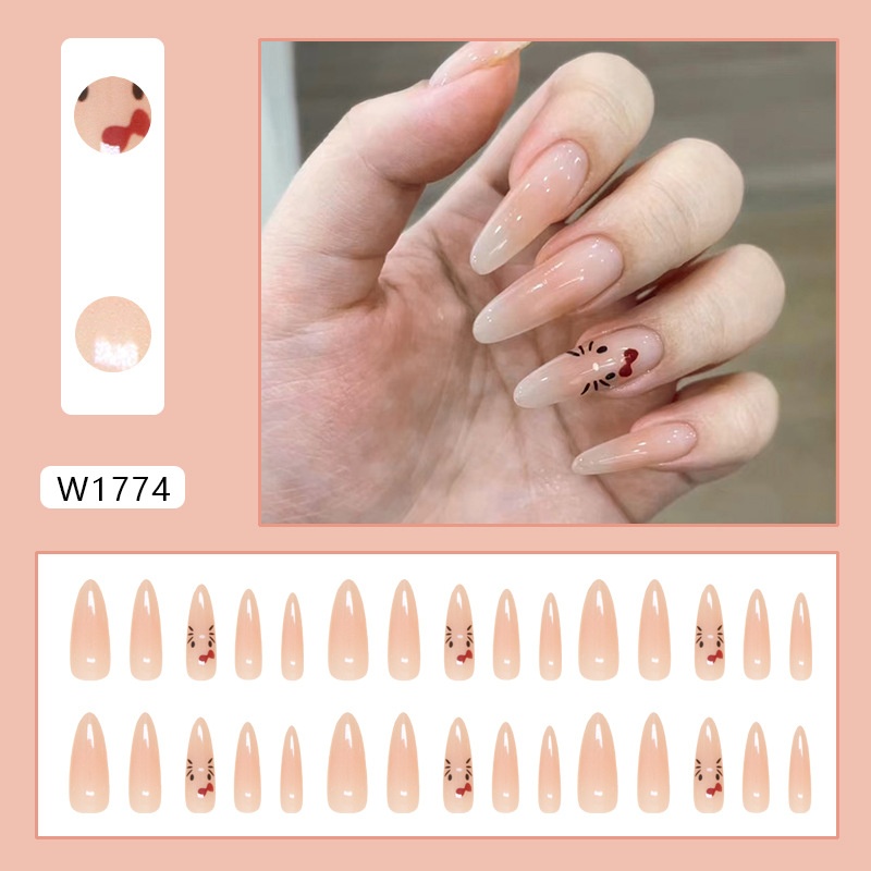 Nail giả