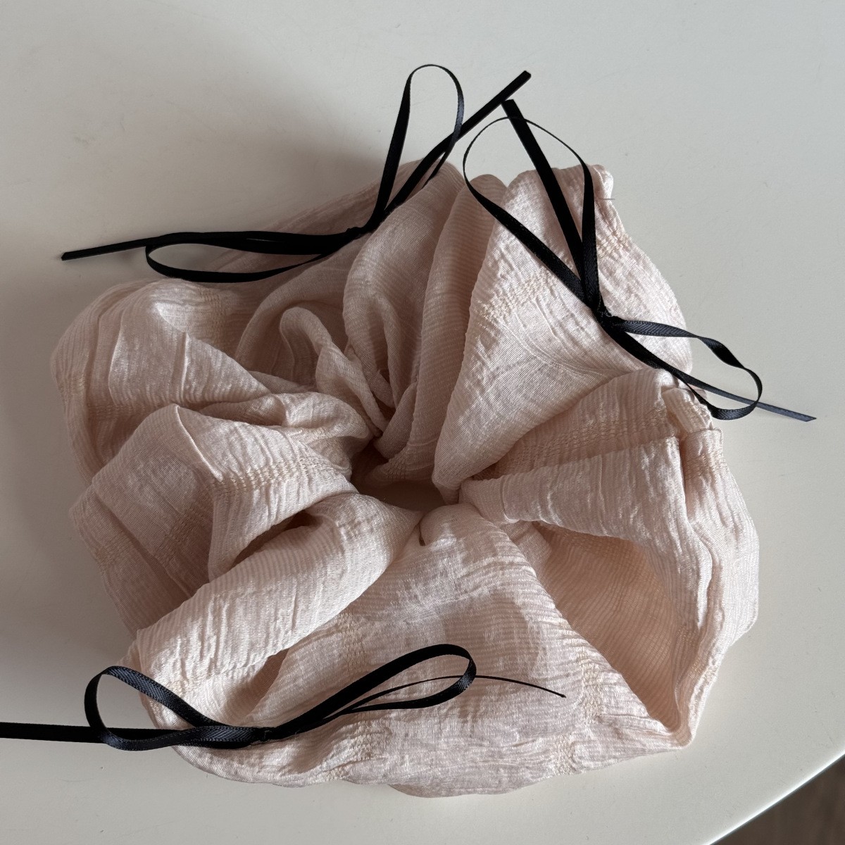 Scrunchie đính nơ ruy băng