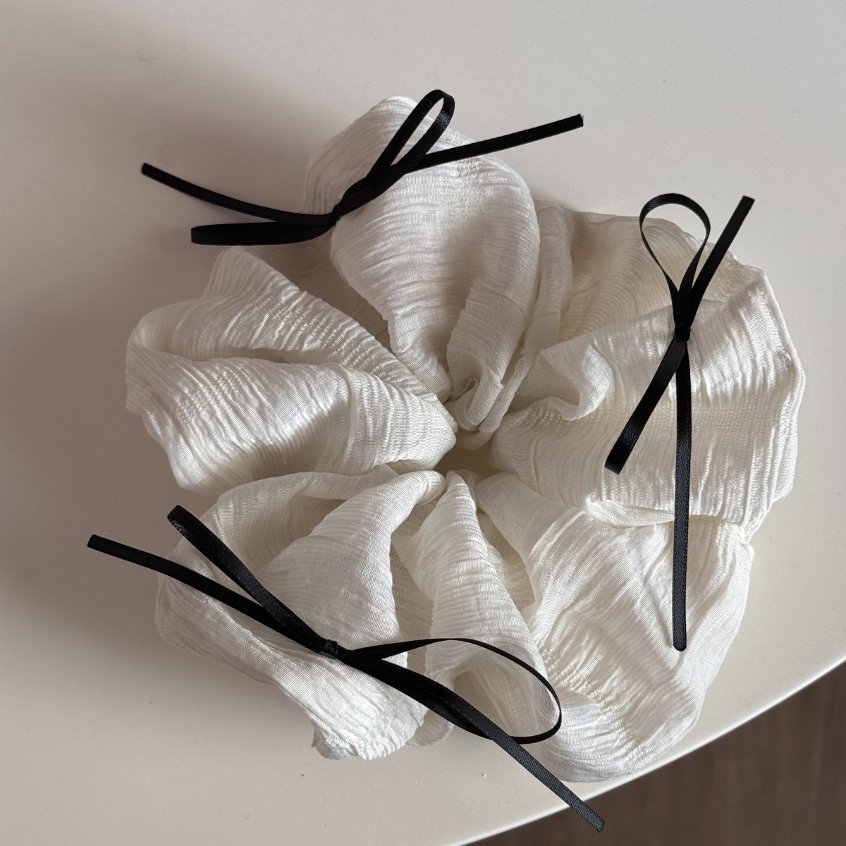 Scrunchie đính nơ ruy băng