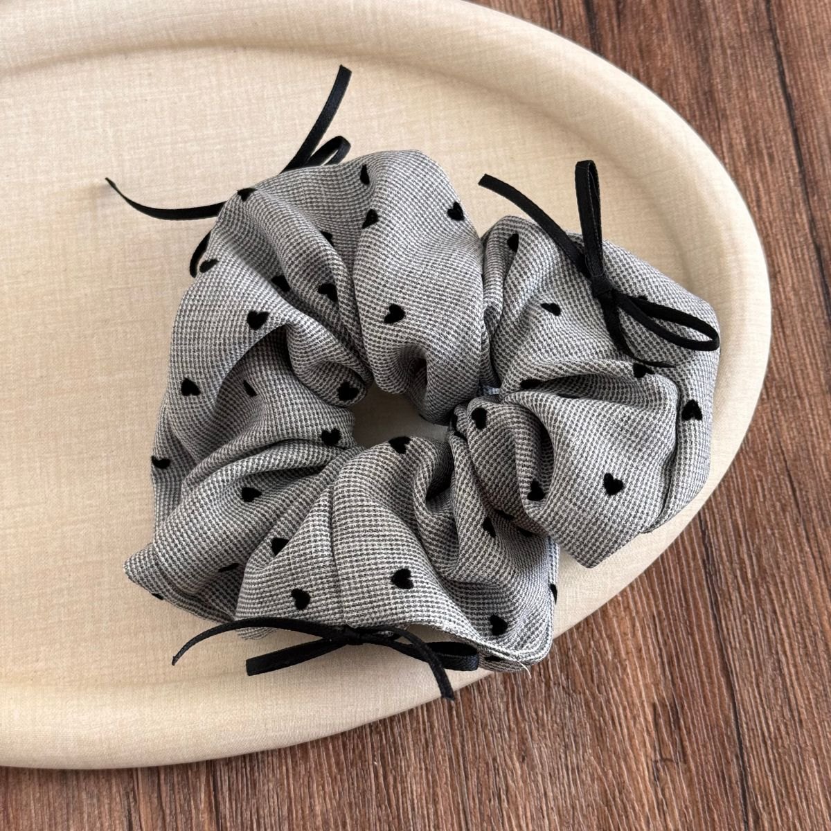Scrunchie đính nơ ruy băng