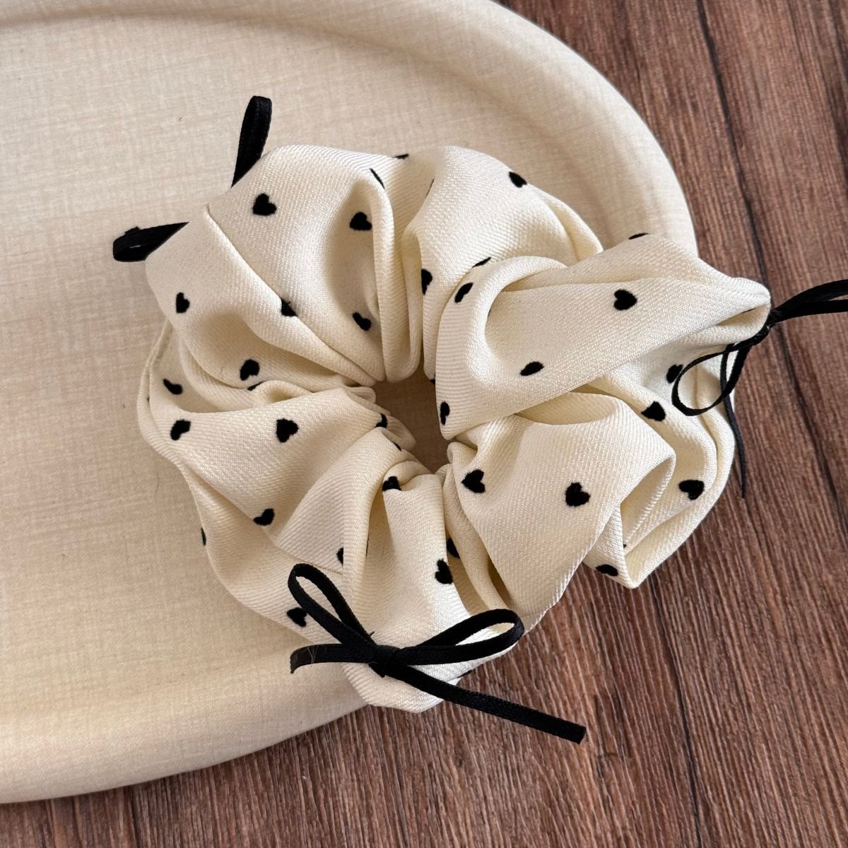 Scrunchie đính nơ ruy băng
