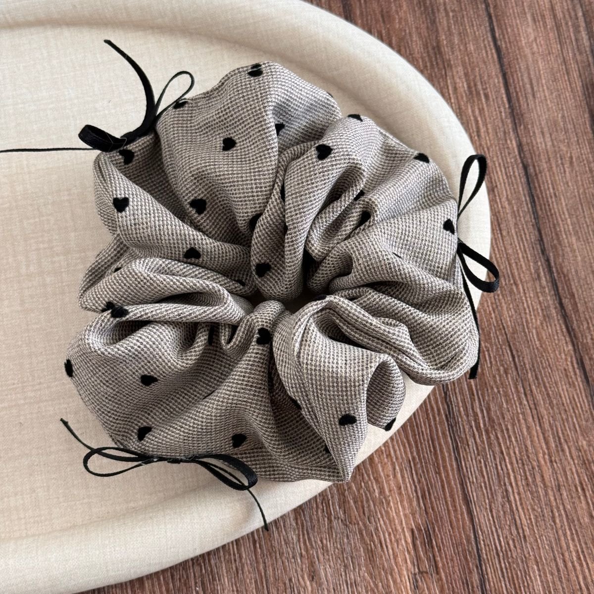 Scrunchie đính nơ ruy băng