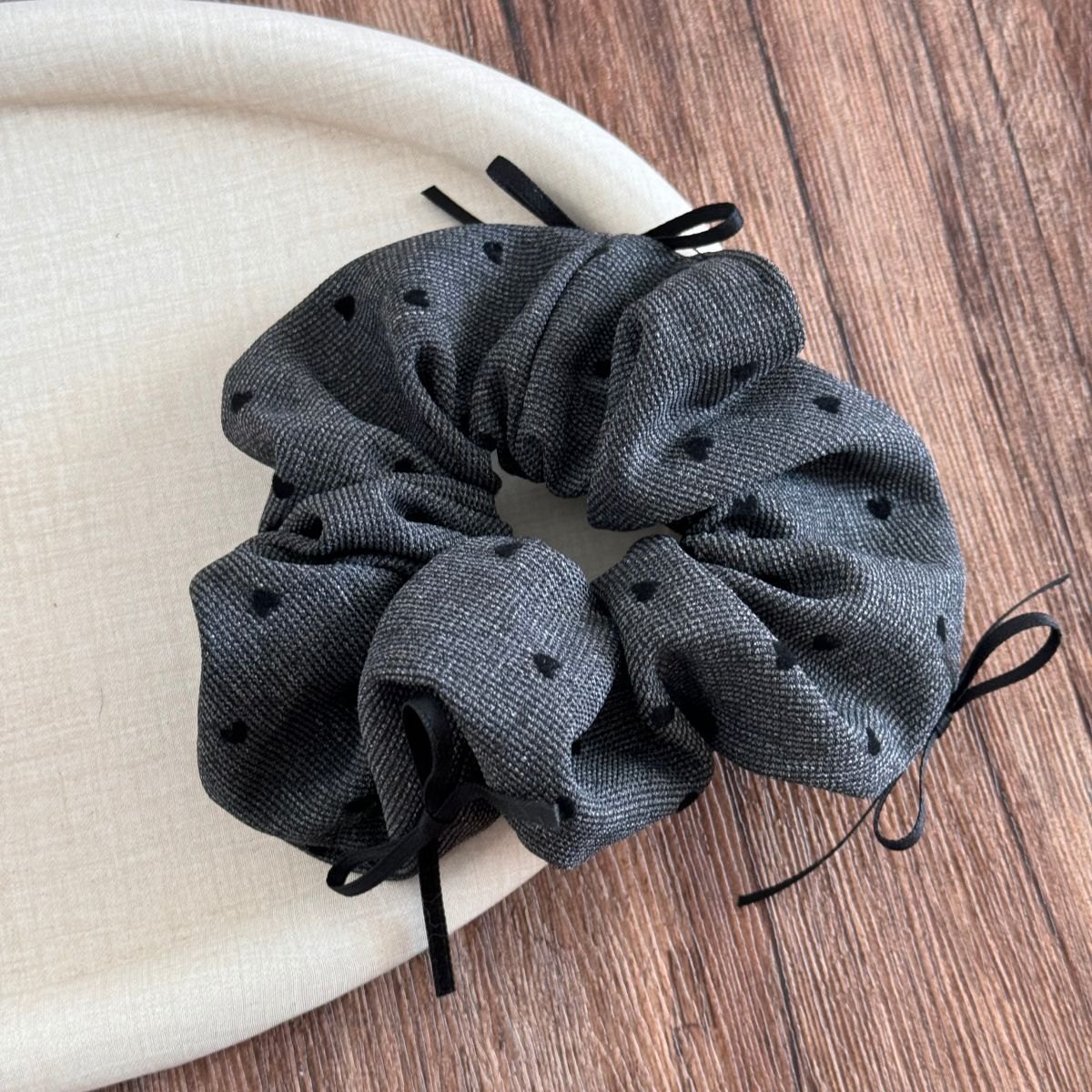 Scrunchie đính nơ ruy băng