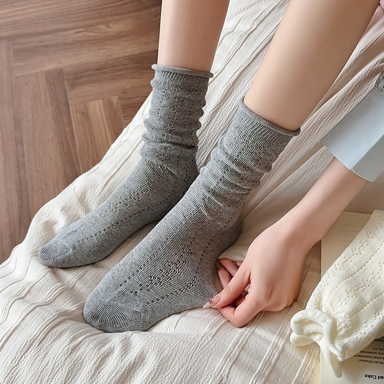 Tất cao cổ viền xoăn cuộn