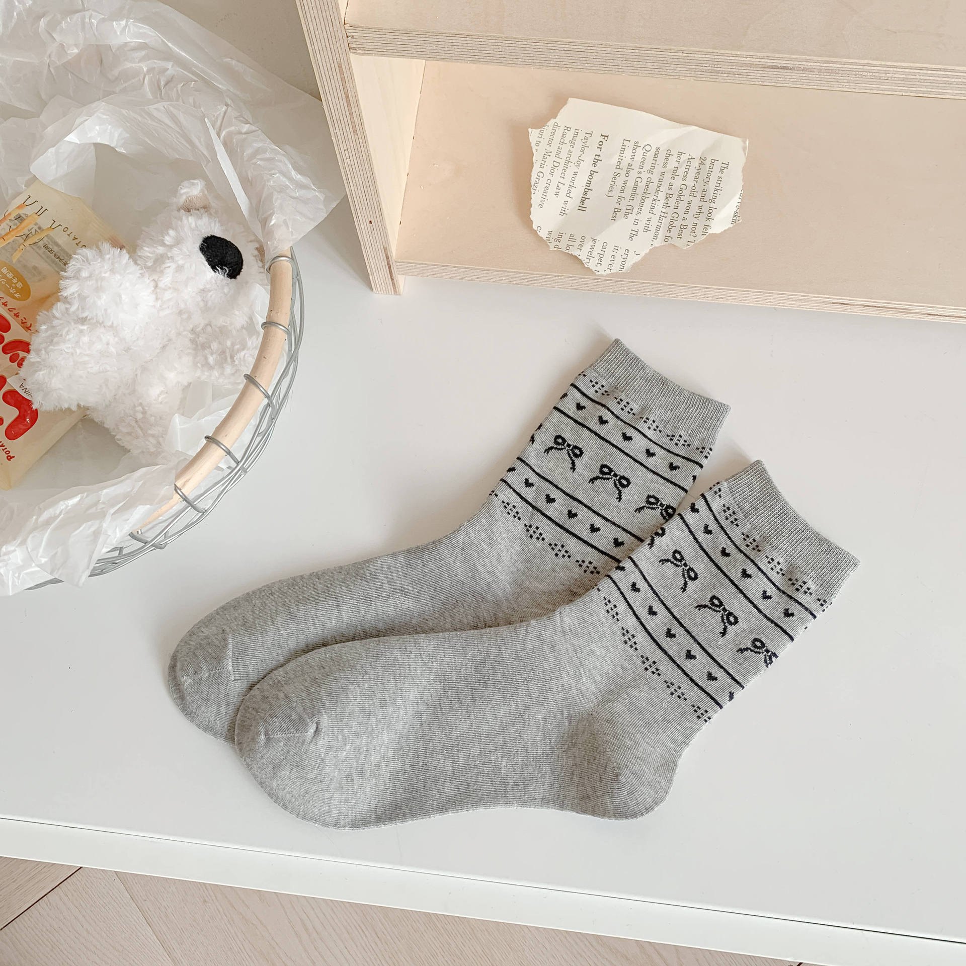 Tất cao cổ họa tiết kẻ ngang
