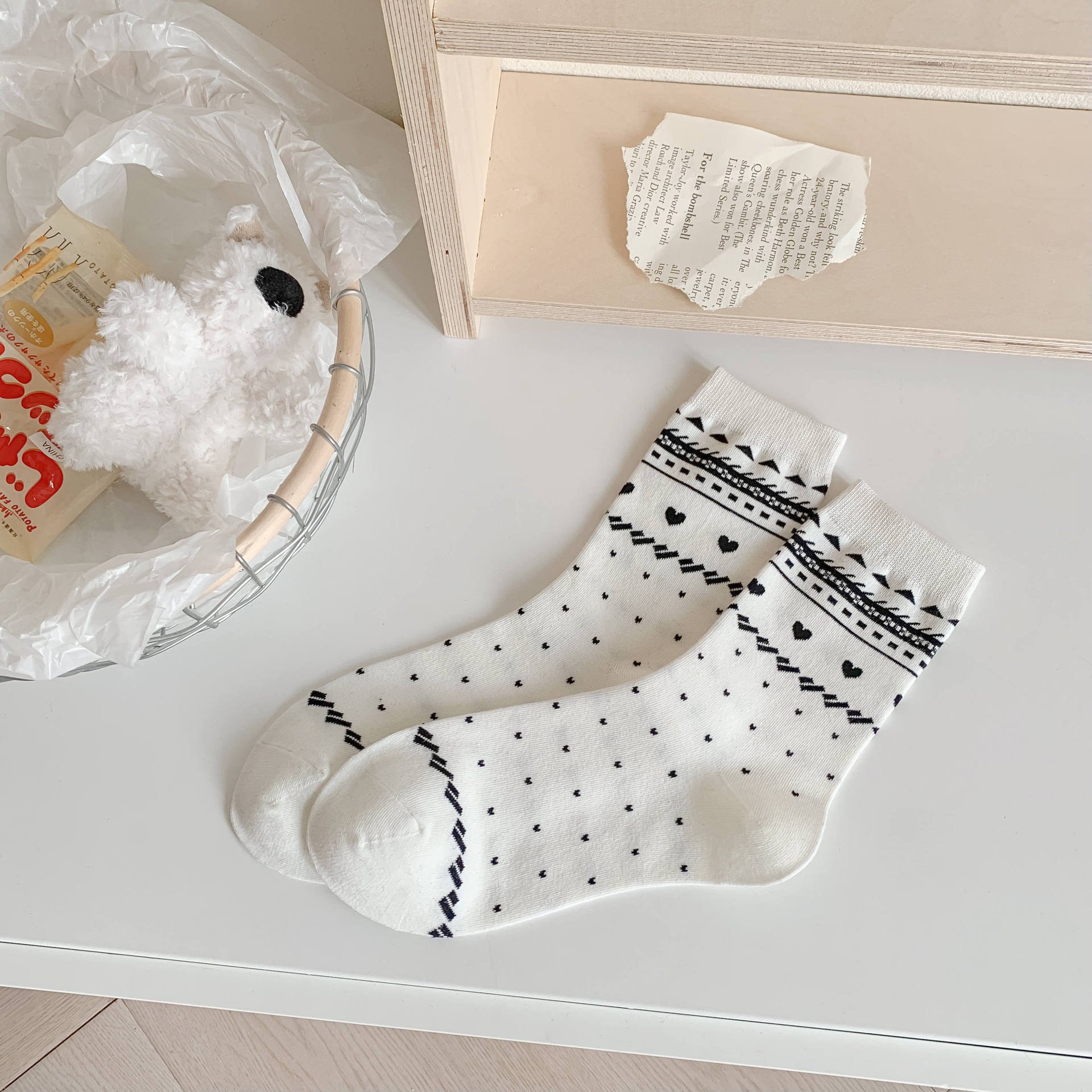 Tất cao cổ họa tiết kẻ ngang