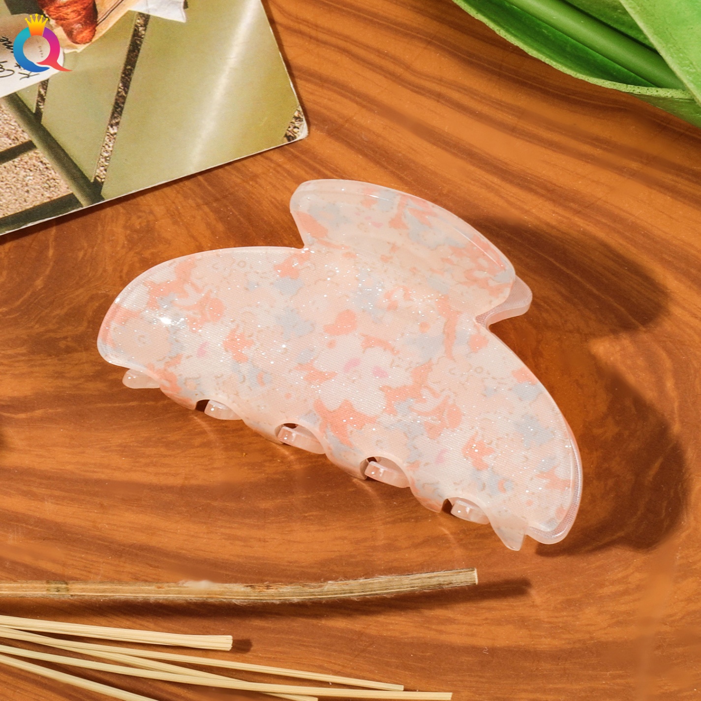 Kẹp càng cua bán nguyệt nền hoa (8cm)