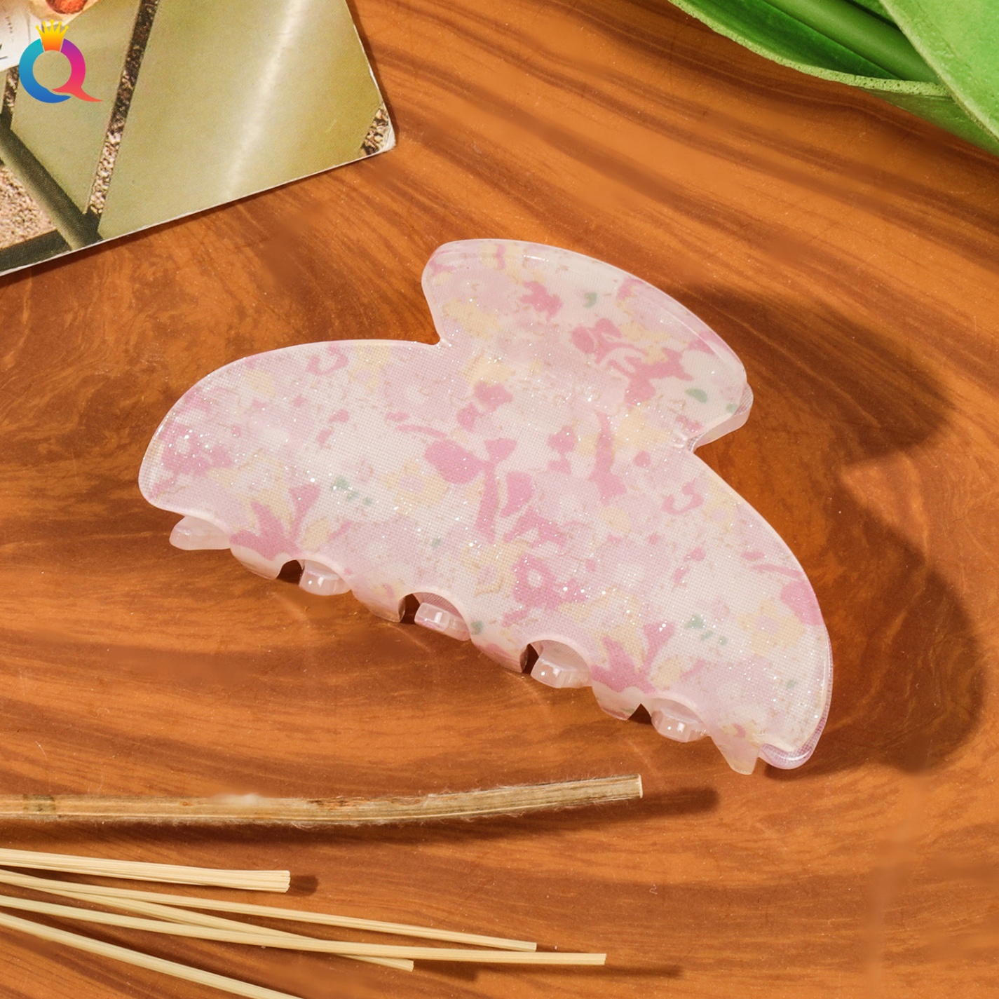 Kẹp càng cua bán nguyệt nền hoa (8cm)