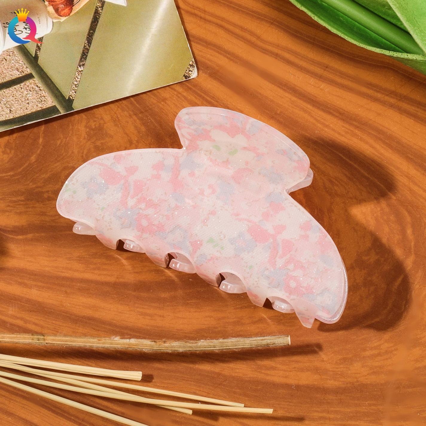 Kẹp càng cua bán nguyệt nền hoa (8cm)