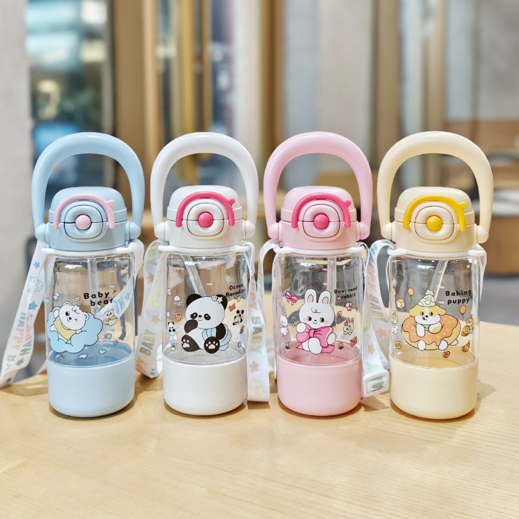 Bình nước nhựa Động vật có quai xách (700ml)