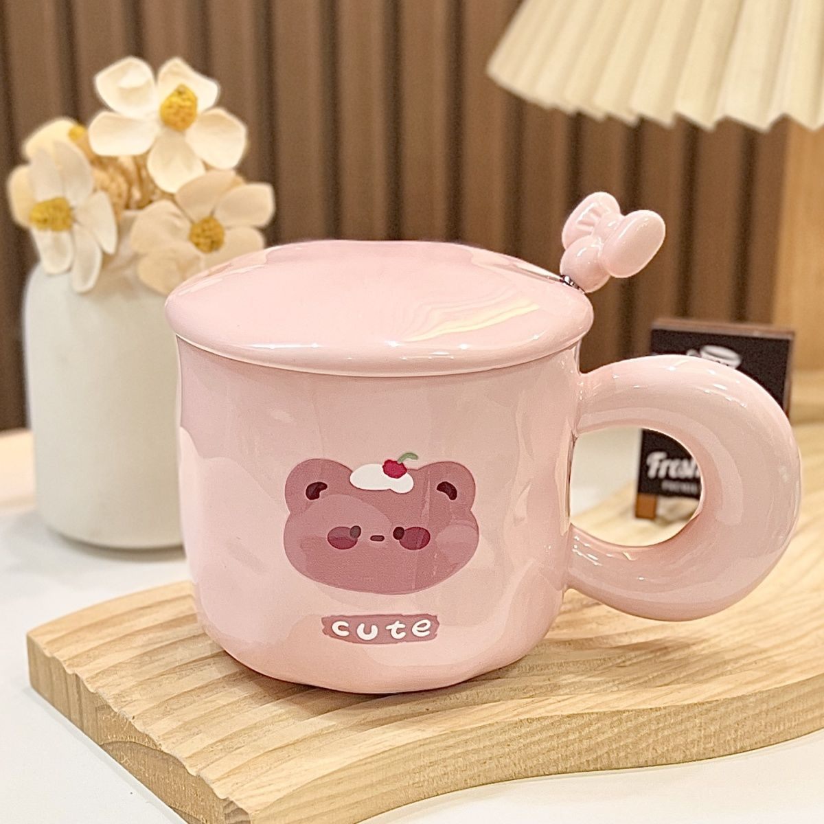 Cốc sứ Gấu đội cherry kèm thìa (400ml)