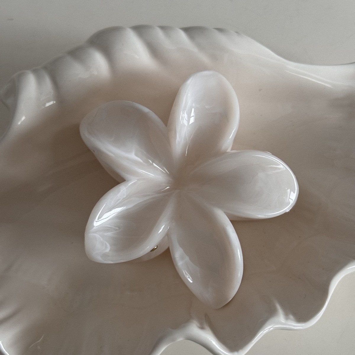 Kẹp càng cua hoa sứ Marble (8cm)