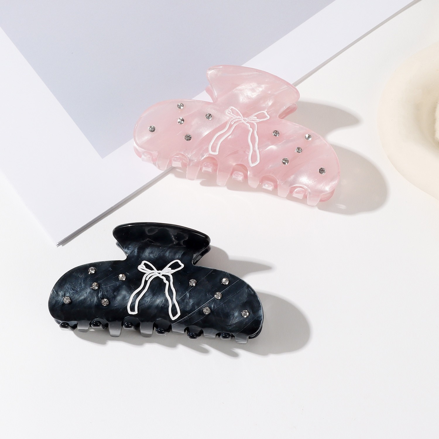 Kẹp càng cua bán nguyệt đính đá (8,8cm)