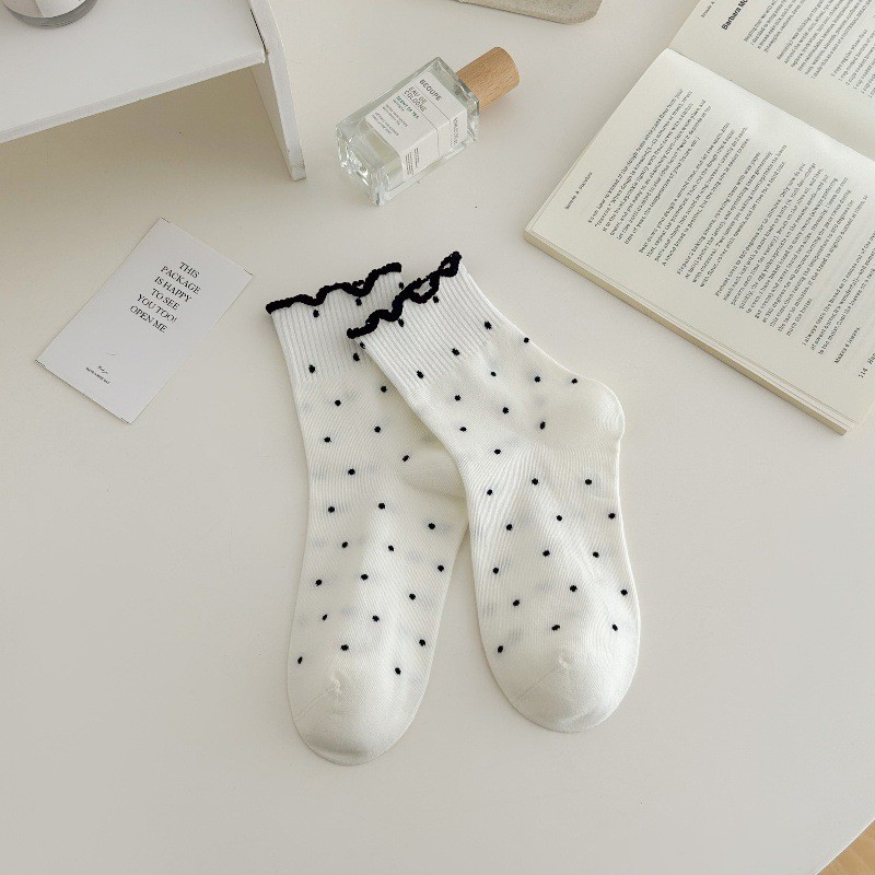 Tất cao cổ nền chấm pastel viền xoăn
