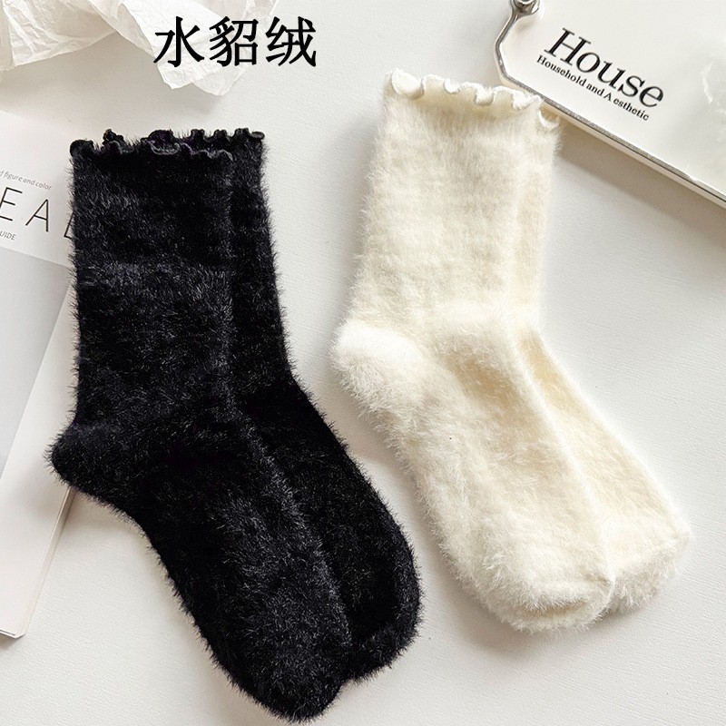 Tất cao cổ bông xù viền xoăn