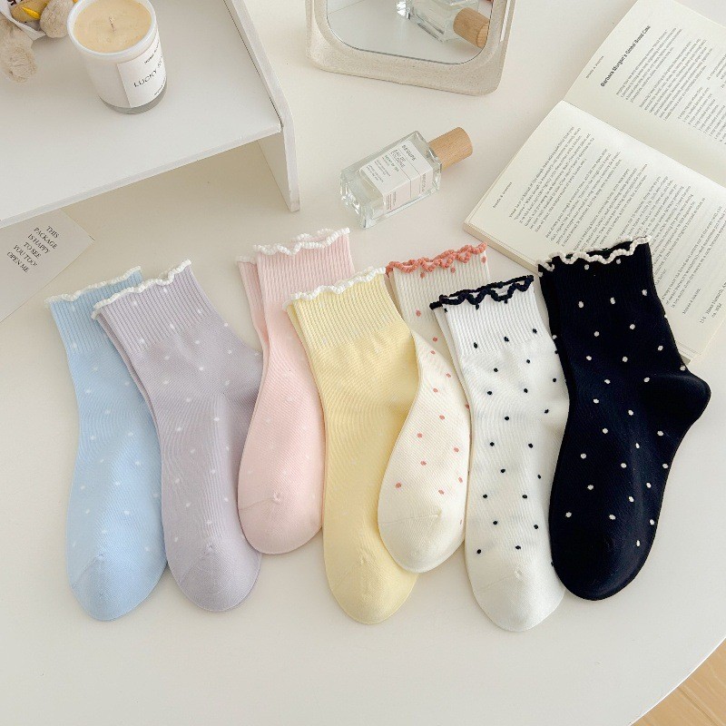 Tất cao cổ nền chấm pastel viền xoăn