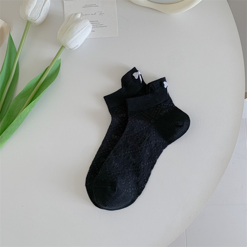 Tất ngắn cổ gót thêu nơ