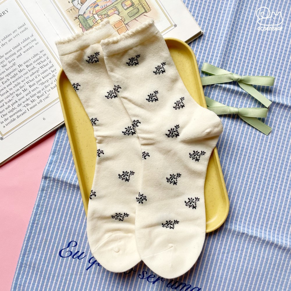 Tất cao cổ họa tiết