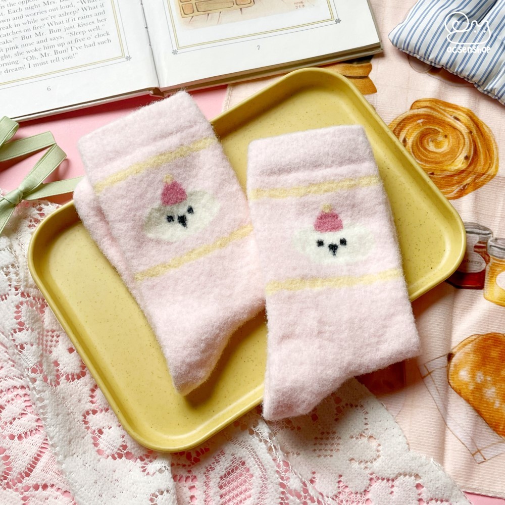 Tất cao cổ bông xù họa tiết