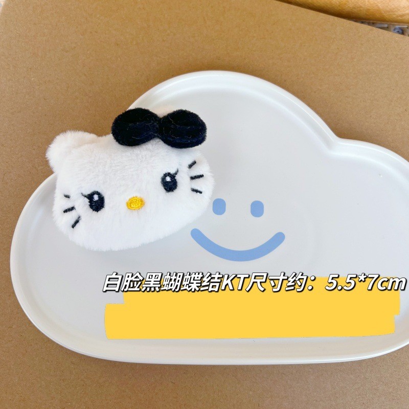 Pin cài áo bông mặt Hello Kitty