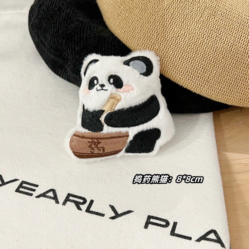 Pin cài áo bông Panda