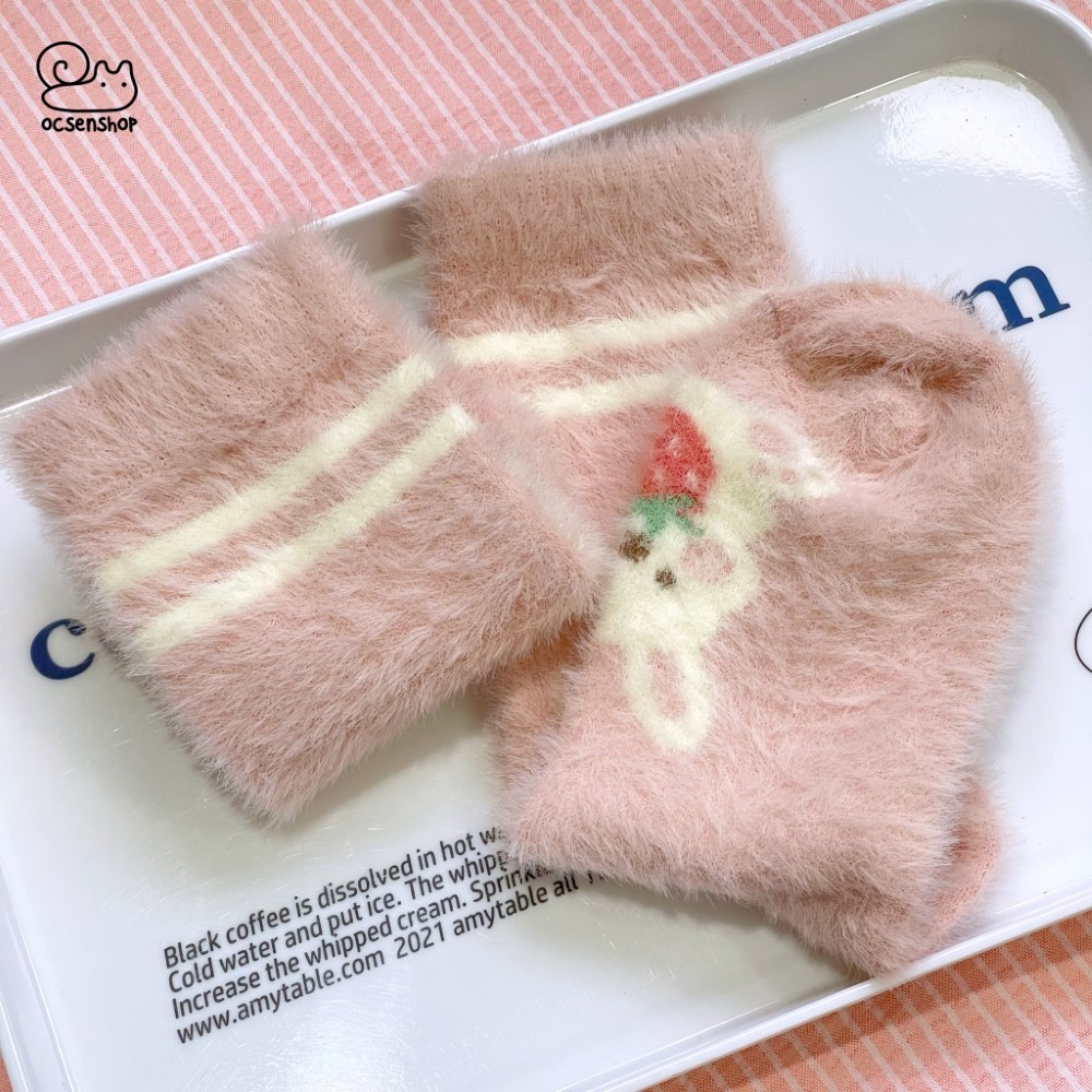 Tất cao cổ bông xù họa tiết
